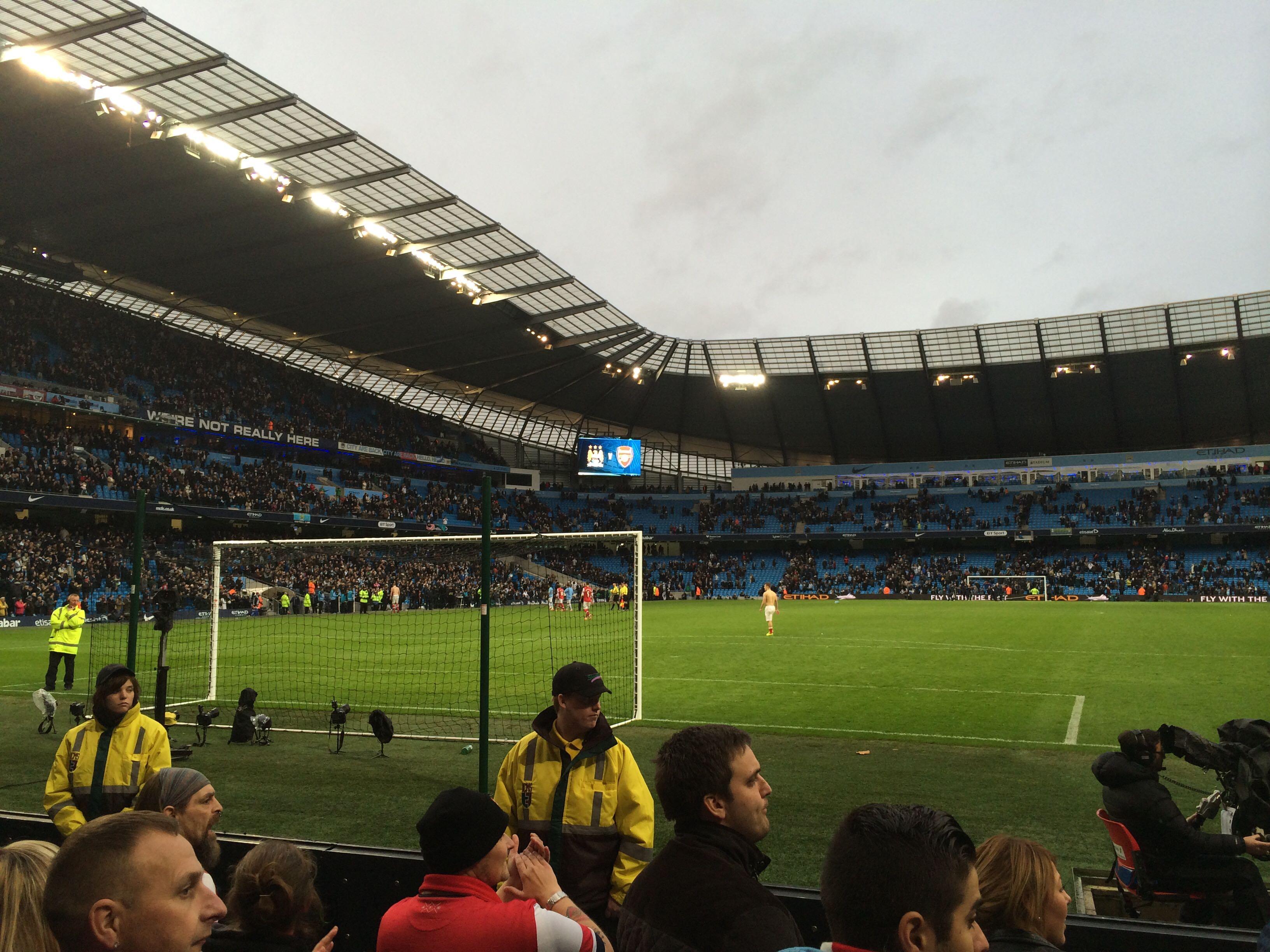 伯逊手捧球 伯逊手捧球